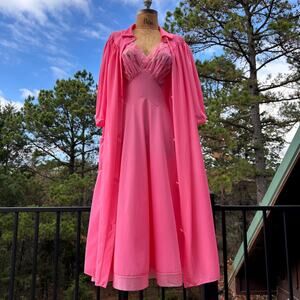 Vintage 50s Vanity Fair Day Glo Pink Nylon Chiffon Embroidered Peignoir Set XS S